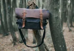 Listonoszka czy saszetka męska – co sprawdzi się lepiej na co dzień?