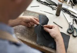 Naprawa galanterii skórzanej – czy to ma sens? Poradnik, zanim zdecydujesz się na nowy zakup